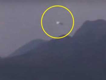 Уфологи в восторге: НЛО «припарковался» в горах Италии фото