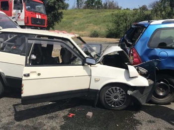 Детям, выжившим в жуткой аварии, необходима помощь фото