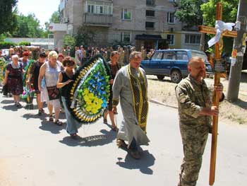 «Я тебе две ночи звонила…» В Мелитополе простились с защитником Родины  фото