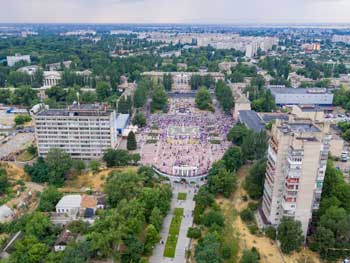 В сети опубликованы фото выпускного вечера с высоты птичьего полета  фото