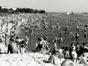 Как выглядел главный пляж Запорожья 40 лет назад фото