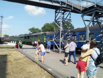 В Пологах локомотив при сцепке въехал в пассажирский состав (обновлено) фото