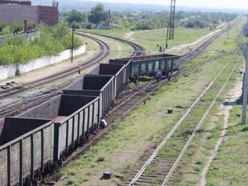 В Запорожской области с рельсов сошел грузовой поезд фото