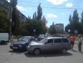 На улице Гризодубовой ДТП, на Осипенко образовался затор  фото