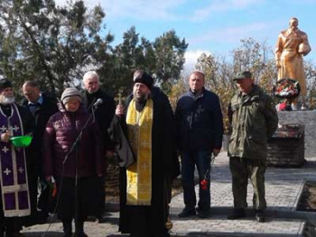 Под Мелитополем перезахоронили останки воинов  фото