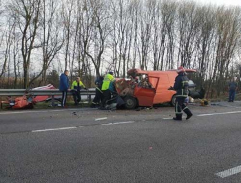 В Ровенской области столкнулись грузовик и микроавтобус, есть жертвы фото