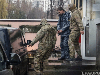 Стало известно, где находятся захваченные украинские моряки фото