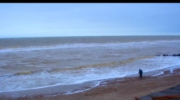 Море в Кирилловке продолжает штормить  фото