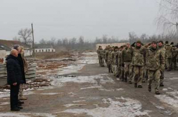 Не просто так: чиновникам Мелитопольщины устроили экскурсию по военным частям  фото