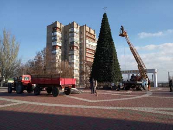 Мелитополь преображается к новогодним праздникам  фото