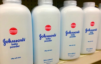 Johnson&Johnson почти полвека травила людей канцерогеном в детской присыпке фото