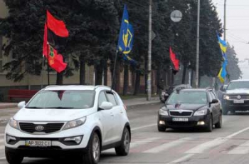 У Запоріжжі провели автопробіг до 110-ї річниці від дня народження Бандери  фото