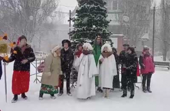 Мелитопольцы устроили Рождественское представление  фото