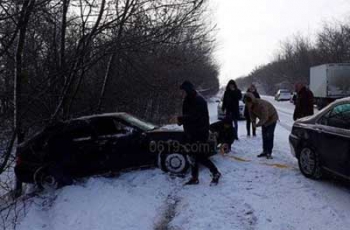 На трассе близ Мелитополя ВАЗ улетел в кювет  фото