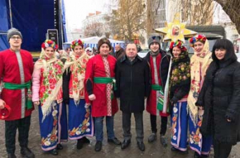 Мелитопольцы в Луцке подержали ангелов за крылья (ФОТО, ВИДЕО) фото