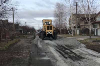 В Константиновке коммунальщики вышли на дороги раньше весны фото