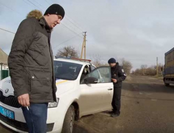 За ямы - к ответу: водители вызвали полицию из-за плохих дорог  фото