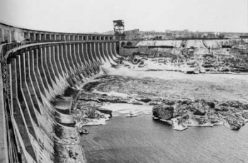 Немецкий фотограф сделал атмосферные снимки плотины ДнепроГЭС перед тем, как ее взорвали фото