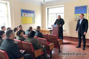 В Мелитополе наградили нацгвардейцев фото