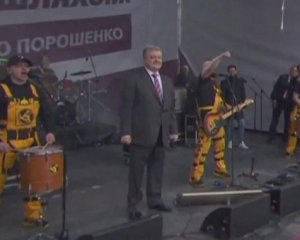 Порошенко приехал на «Олимпийский» (ОНЛАЙН) фото