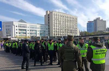 Украинцев призвали не брать ножи и газовые баллончики на дебаты фото