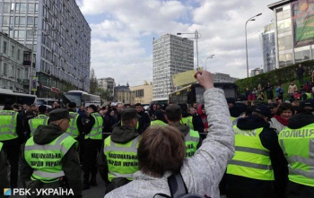 На «Олимпийский» не пускают без билета фото