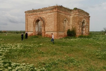 В сети опубликовали снимки старинного храма под Мелитополем фото