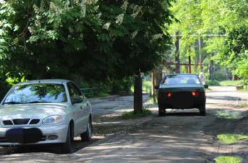 В Мелитополе школьники в любой момент могут попасть под машину  фото