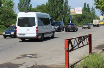 На въезде в Мелитополь установили шлагбаум  фото