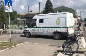 В Запорожской области инкассаторы сбили велосипедиста: мужчина в больнице  фото