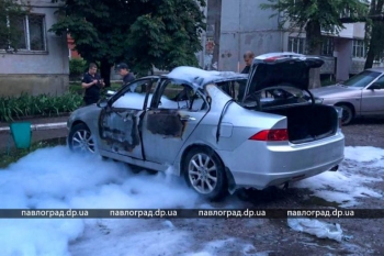 В Павлограде известному кикбоксеру взорвали машину фото