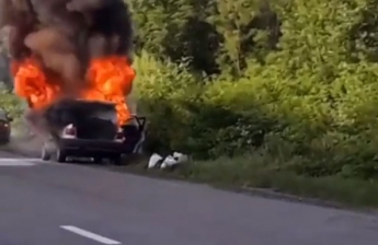 Автомобиль взорвался на трассе под Мелитополем  фото