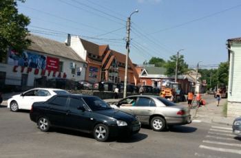 Лучше в объезд: в Мелитополе не проехать возле рынка  фото