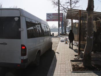 В Мелитополе маршрутки на остановках могут стоять без ограничений фото