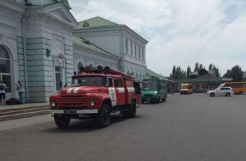 В Бердянске «заминировали» ж/д вокзал фото