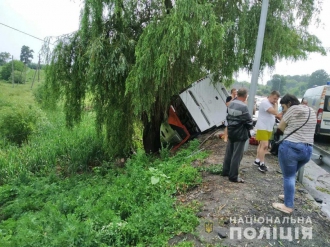 Перевернулся автобус, который ехал в Запорожье  фото