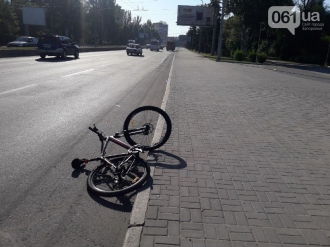 В центре Запорожья маршрутка сбила велосипедиста фото