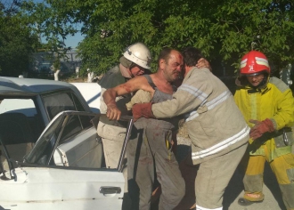 В Запорожской области легковушка влетела в газовую опору фото