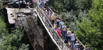 Война рядом: что происходит на линии разграничения в Станице Луганской фото