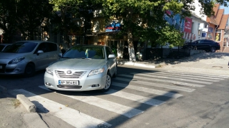 В Мелитополе стоянку на переходе и за нарушение не считают фото