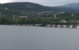 В России обвалился самый длинный деревянный мост фото