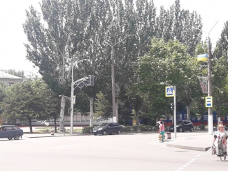 В Мелитополе из-за отключения светофоров на оживленном перекрестке царит хаос фото