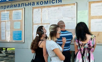 Выпускники штурмуют мелитопольские вузы фото