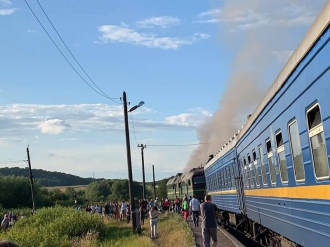 Поезд на Бердянск загорелся на ходу под Львовом фото