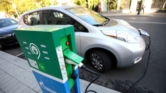 Зеленые номера и зарядные станции: Рада приняла закон по электромобилям фото
