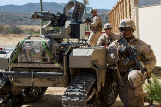 Армия США проведет испытания новой боевой роботизированной техники фото