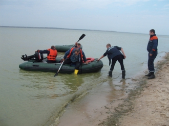 В Кирилловке отдыхающие на лодке в море потеряли весло фото