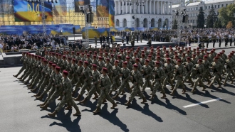 Украина отметит День независимости возложением цветов, но без военного парада - указ фото