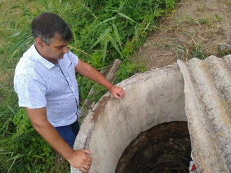 В Нововасильевке ремонтируют многострадальный водопровод фото