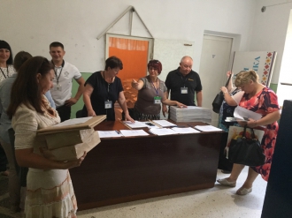 В Мелитополе участковые комиссии начали получать бюллетени фото